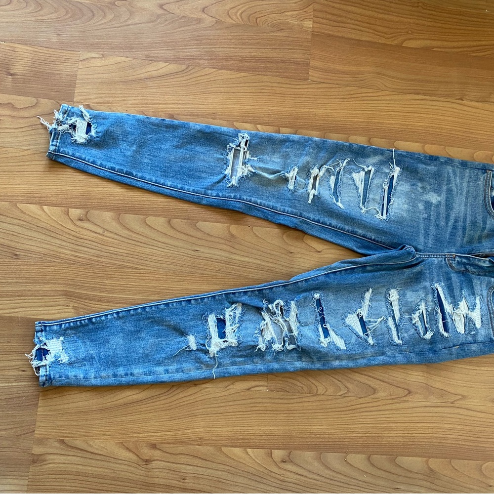 american eagle medium wash ripped jeans size 4